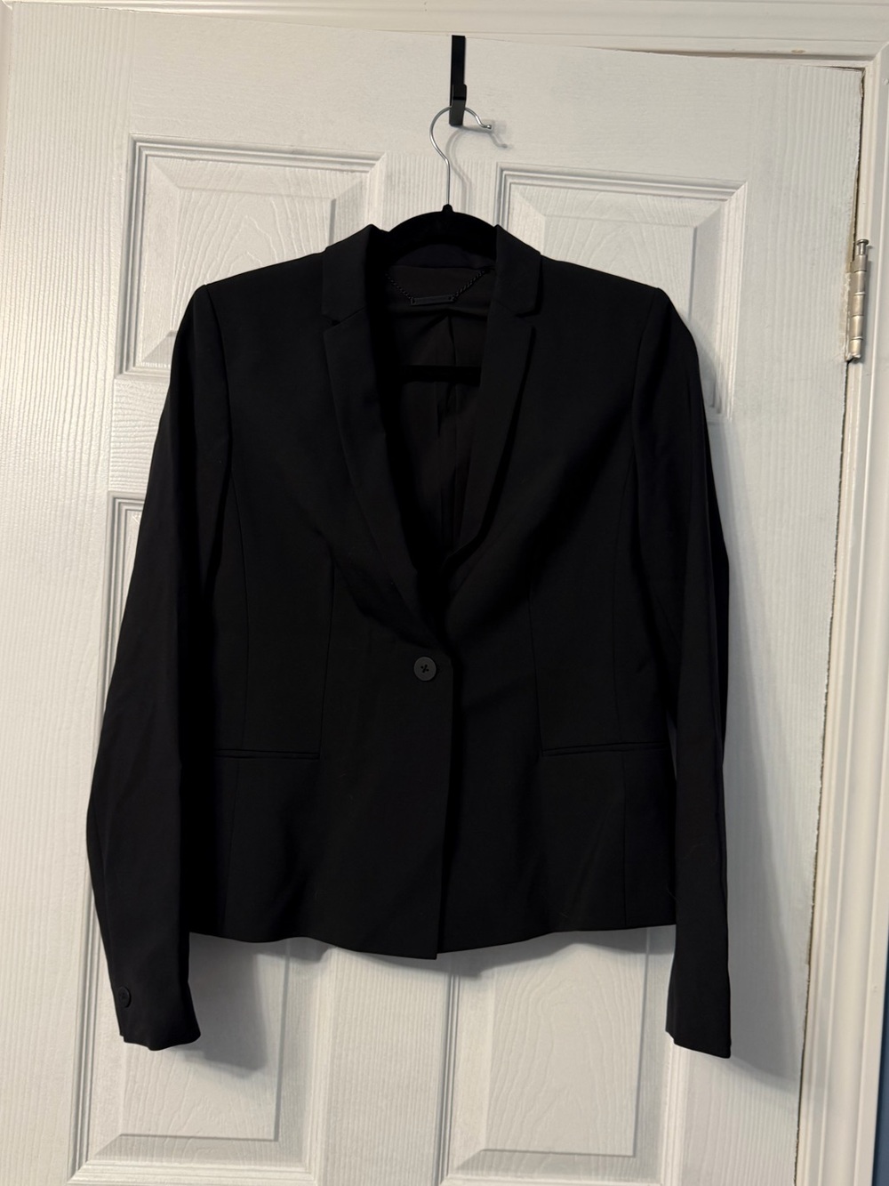 NWT Tahari black lined basic blazer size 4, retails for $398